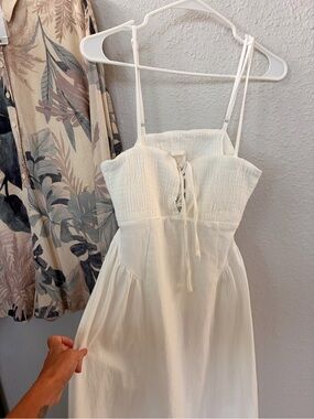 Lulus NWT Women’s White Tie-Front Sundress with Smocked Bodice